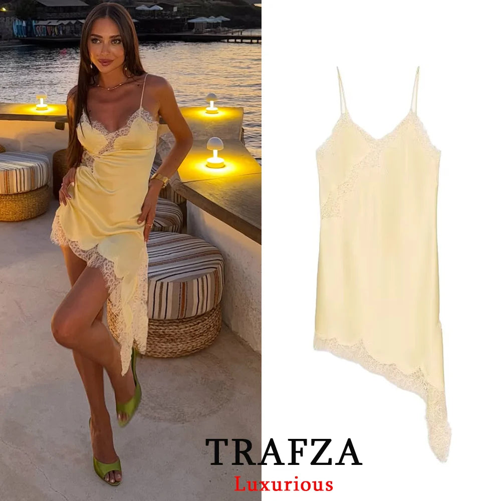 TRAFZA Sexy Chic Black Lace Cami Tops Women V Neck Patchwork Sleeveless Y2K Girl Tops Fashion 2025 Summer Holiday Beach Tops