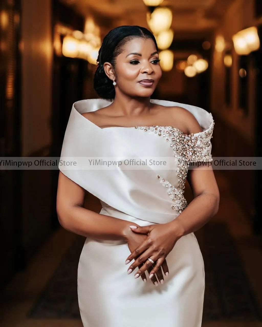 Ivory Mother of the Bride Dress For Wedding Off Shoulder Straight Crystal Satin Wedding Guest Dresses Floor Length Customized