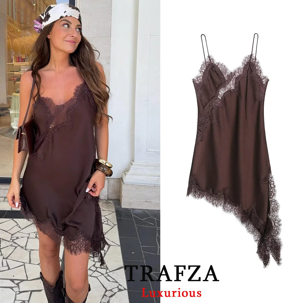 TRAFZA Sexy Chic Black Lace Cami Tops Women V Neck Patchwork Sleeveless Y2K Girl Tops Fashion 2025 Summer Holiday Beach Tops